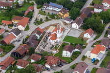 Kirchplatz im Ortsteil Rattenbach in Rimbach im Bundesland Bayern, Deutschland