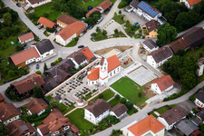 Kirchengebäude im Dorfkern im Ortsteil Rattenbach in Rimbach im Bundesland Bayern, Deutschland