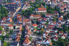 KVHS - Kreisvolkshochschule Bergstraße am Marktplatz und Kirche St. Nazarius in Lorsch im Bundesland Hessen, Deutschland