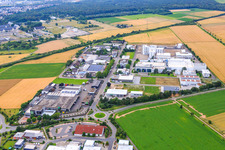 Industriegebiet Brauereistraße mit Corden Pharma GmbH und Bierbrauerei Weldebräu GmbH&Co.KG in Plankstadt im Bundesland Baden-Württemberg, Deutschland