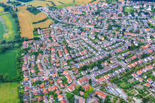 Rheingönnheimer Straße in Altrip im Bundesland Rheinland-Pfalz, Deutschland
