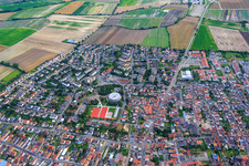 Ortsansicht mit Rundsporthalle in Mutterstadt im Bundesland Rheinland-Pfalz, Deutschland