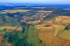 Dorfansicht aus Nordosten in Sippersfeld im Bundesland Rheinland-Pfalz, Deutschland