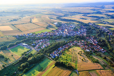 Ortsansicht aus Nordwesten in Steinbach am Donnersberg im Bundesland Rheinland-Pfalz, Deutschland