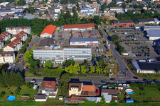 Industriegebiet In d. Pfarrtanne mit Woolworth und  Demeter-Felderzeugnisse GmbH im Ortsteil Sandwiese in Alsbach-Hähnlein im Bundesland Hessen, Deutschland