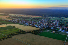 Dorfansicht am Morgen aus Norden in Steinfeld im Bundesland Rheinland-Pfalz, Deutschland
