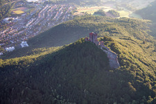 Luftaufnahme von Kletterfelsen Trifels in Annweiler am Trifels im Bundesland Rheinland-Pfalz, Deutschland