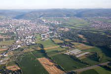 Neustadt an der Weinstraße im Bundesland Rheinland-Pfalz, Deutschland aus der Luft