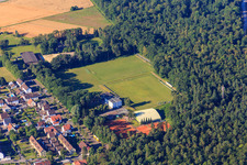 Waldstadion des FV Weingarten und Tennisplatz des des TC-Schwarz-Weiß Weingarten in Waldbrücke im Bundesland Baden-Württemberg, Deutschland