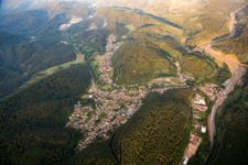 Schrägluftbild von Ortsteil Kaltenbach in Hinterweidenthal im Bundesland Rheinland-Pfalz, Deutschland