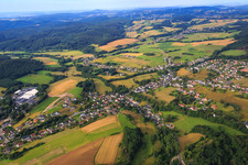 Dorfansicht aus Norden mit Howatherm Klimatechnik GmbH im Ortsteil Traunen in Brücken im Bundesland Rheinland-Pfalz, Deutschland