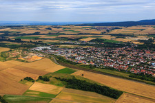Stadtansicht aus Norden in Eisenberg im Bundesland Rheinland-Pfalz, Deutschland aus der Luft