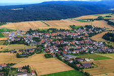 Dorfansicht aus Norden in Tiefenthal im Bundesland Rheinland-Pfalz, Deutschland