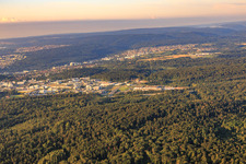 Gewerbegebiet Karlsruher Straße von Norden im Ortsteil Brötzingen in Pforzheim im Bundesland Baden-Württemberg, Deutschland