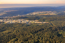 Luftbild von Gewerbegebiet Karlsruher Straße von Norden im Ortsteil Brötzingen in Pforzheim im Bundesland Baden-Württemberg, Deutschland