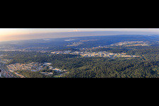 Panorama des Gewerbegebiet Karlsruher Straße von Norden im Ortsteil Nordstadt in Pforzheim im Bundesland Baden-Württemberg, Deutschland
