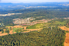 Ortsansicht hinterm Fernmeldeturm aus Osten in Ispringen im Bundesland Baden-Württemberg, Deutschland