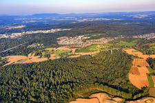 Luftbild von Ortsansicht hinterm Fernmeldeturm aus Osten in Ispringen im Bundesland Baden-Württemberg, Deutschland