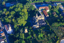 Luftbild von Schloss Gondelsheim über der Evangelische Kirche Gondelsheim im Bundesland Baden-Württemberg, Deutschland