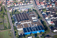 Gebäude und Produktionshallen auf dem Werksgelände Linhardt & Co. GmbH in Hambrücken im Bundesland Baden-Württemberg, Deutschland