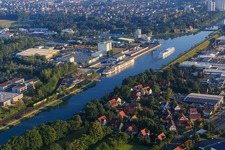 Hafen Erlangen am Main-Donau-Kanal im Ortsteil Industriehafen im Bundesland Bayern, Deutschland