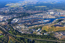 Karlsruher Rheinhäfen von Norden jenseits der Südtangente(B10) im Ortsteil Mühlburg im Bundesland Baden-Württemberg, Deutschland