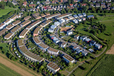 Wohngebiet einer Öko-Einfamilienhaus- Siedlung Fünfzig Morgen in Hohenwettersbach in Karlsruhe im Bundesland Baden-Württemberg, Deutschland