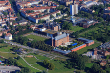 Otto-Dullenkopf-Park (Süd) mit Schloß Gottesaue im Ortsteil Oststadt in Karlsruhe im Bundesland Baden-Württemberg, Deutschland
