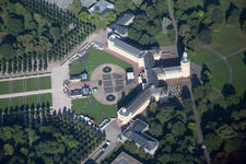 Schloßplatz im Ortsteil Innenstadt-West in Karlsruhe im Bundesland Baden-Württemberg, Deutschland