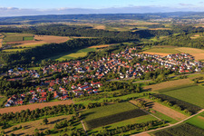 Luftbild von Dorfansicht aus Süden im Ortsteil Burgstall in Burgstetten im Bundesland Baden-Württemberg, Deutschland