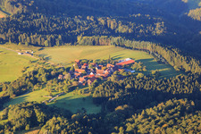 Luftbild von Dorf am Morgen aus Norden im Ortsteil Kleinhöchberg in Sulzbach an der Murr im Bundesland Baden-Württemberg, Deutschland