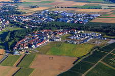 Luftbild von Schloßbergallee aus Südosten in Bönnigheim im Bundesland Baden-Württemberg, Deutschland