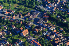 Luftbild von VBU Volksbank im Unterland eG - Filiale Zaberfeld, Alexander-Stift, Rathaus Zaberfeld und Mauritiuskirche im Bundesland Baden-Württemberg, Deutschland