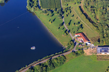 See Ehmetsklinge mit Wirtshaus am See in Zaberfeld im Bundesland Baden-Württemberg, Deutschland