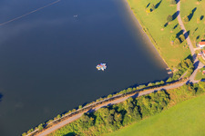 Luftbild von See Ehmetsklinge mit Wirtshaus am See in Zaberfeld im Bundesland Baden-Württemberg, Deutschland