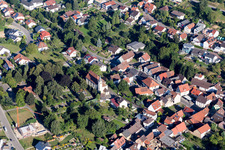 Kirchengebäude im Dorfkern im Ortsteil Helmsheim in Bruchsal im Bundesland Baden-Württemberg, Deutschland