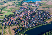 Dorfkern an den See- Uferbereichen des Büchenau See in Büchenau in Bruchsal im Bundesland Baden-Württemberg, Deutschland
