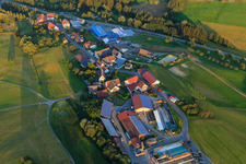 Gehöft eines Bauernhofes Mathäus Muffler Landwirtschaft und Fecht Hydraulik & Maschinen- Service GmbH in Mühlingen im Bundesland Baden-Württemberg, Deutschland