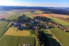 Dorfansicht aus Norden mit St. Michael und Klosterhof im Ortsteil Tafertsweiler in Ostrach im Bundesland Baden-Württemberg, Deutschland