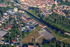 Stadthalle, Neue Markthalle, Verkehrsübungsplatz und Festplatz am Donauufer in Riedlingen im Bundesland Baden-Württemberg, Deutschland