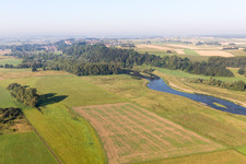 Verlauf der Donau im Ortsteil Hundersingen in Herbertingen im Bundesland Baden-Württemberg, Deutschland