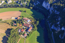 Gutshof Käppeler in einer Donauschleife im Ortsteil Neidingen in Beuron im Bundesland Baden-Württemberg, Deutschland