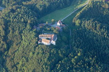 Hohenfels, Burg Hohenfels im Ortsteil Kalkofen im Bundesland Baden-Württemberg, Deutschland von oben