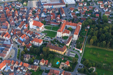 Luftaufnahme von Schloss Meßkirch, Herz-Jesu-Heim Meßkirch und kathol. Kirche St. Martin im Bundesland Baden-Württemberg, Deutschland