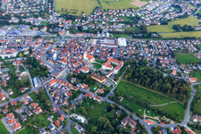 Stadtübersicht mit Schloss Meßkirch, Herz-Jesu-Heim Meßkirch und kathol. Kirche St. Martin aus Nordwesten im Bundesland Baden-Württemberg, Deutschland