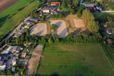 Pferdekoppeln an der Speyerstraße in Groß-Rohrheim im Bundesland Hessen, Deutschland