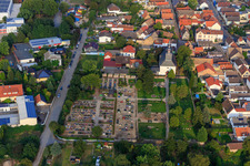 Friedhof Groß-Rohrheim und  Evangelische Kirche Groß-Rohrheim im Bundesland Hessen, Deutschland
