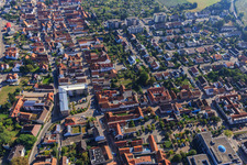 Juststraße Rheinstraße von Westen in Kandel im Bundesland Rheinland-Pfalz, Deutschland