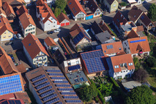 Scheuern mit PV-Dächern an der Rheinstr in Kandel im Bundesland Rheinland-Pfalz, Deutschland von oben gesehen