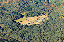 Schrägluftbild von Sturzelbronn im Bundesland Moselle, Frankreich